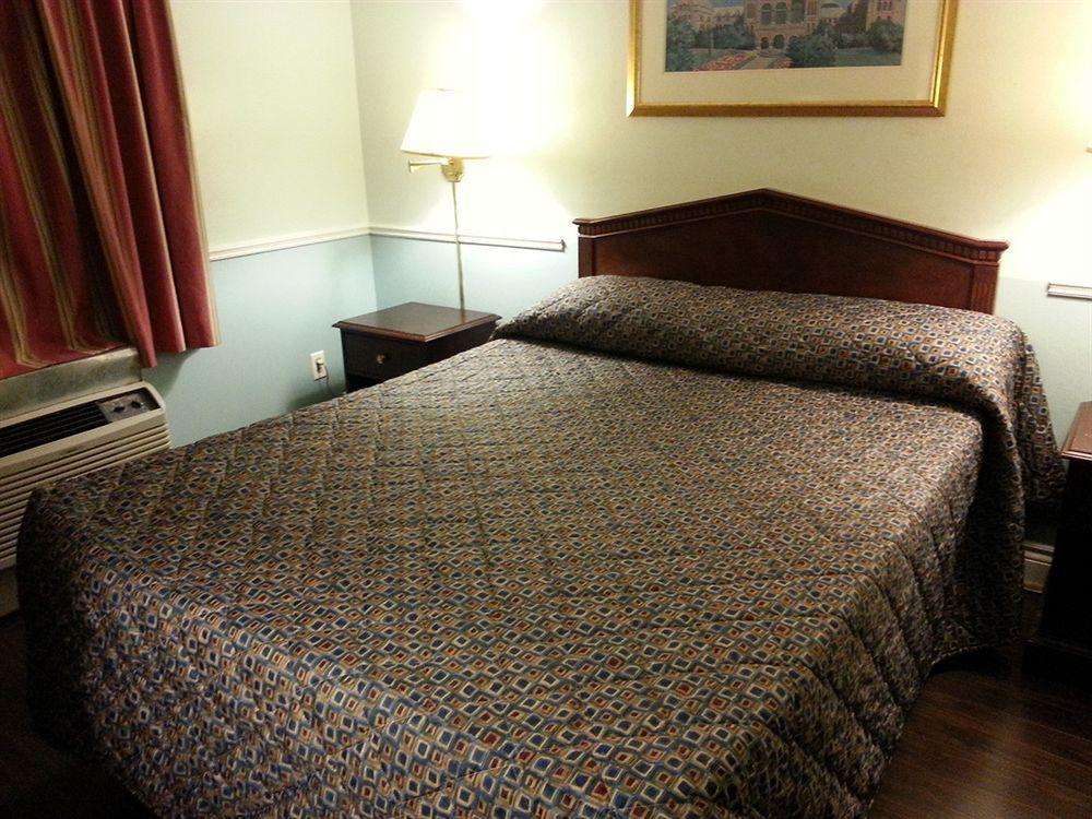Queensway Motel Toronto Bagian luar foto