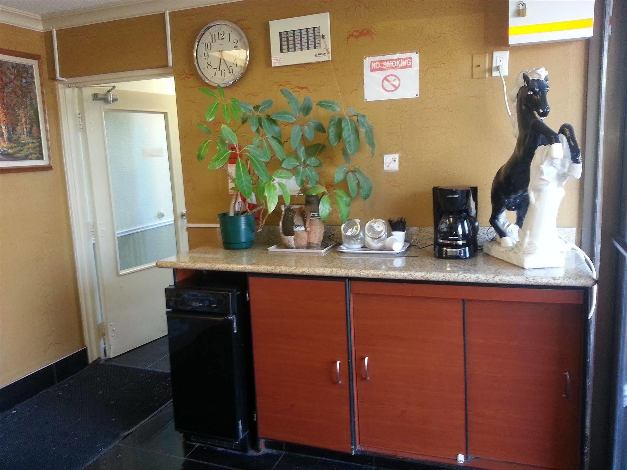 Queensway Motel Toronto Bagian luar foto