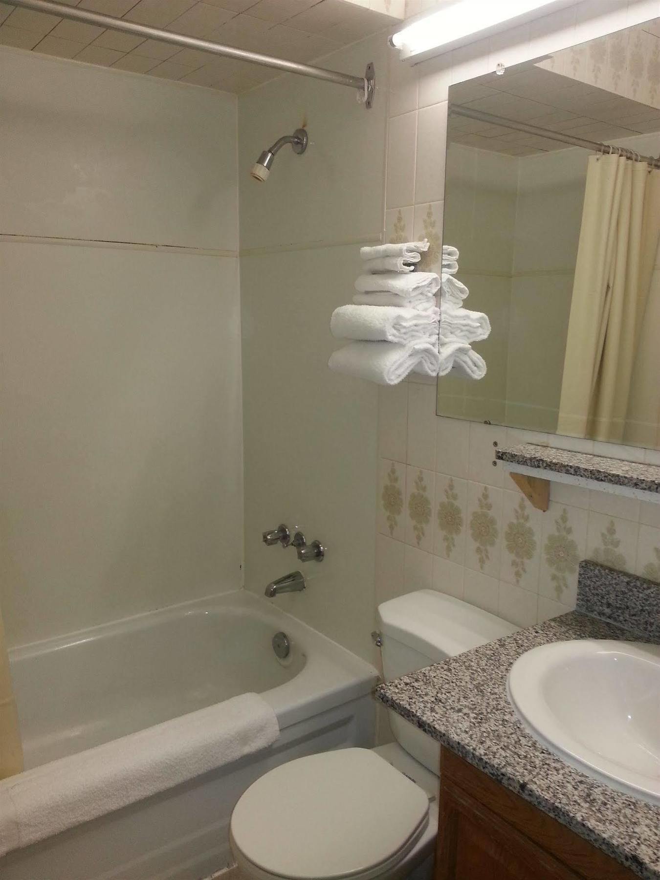 Queensway Motel Toronto Bagian luar foto